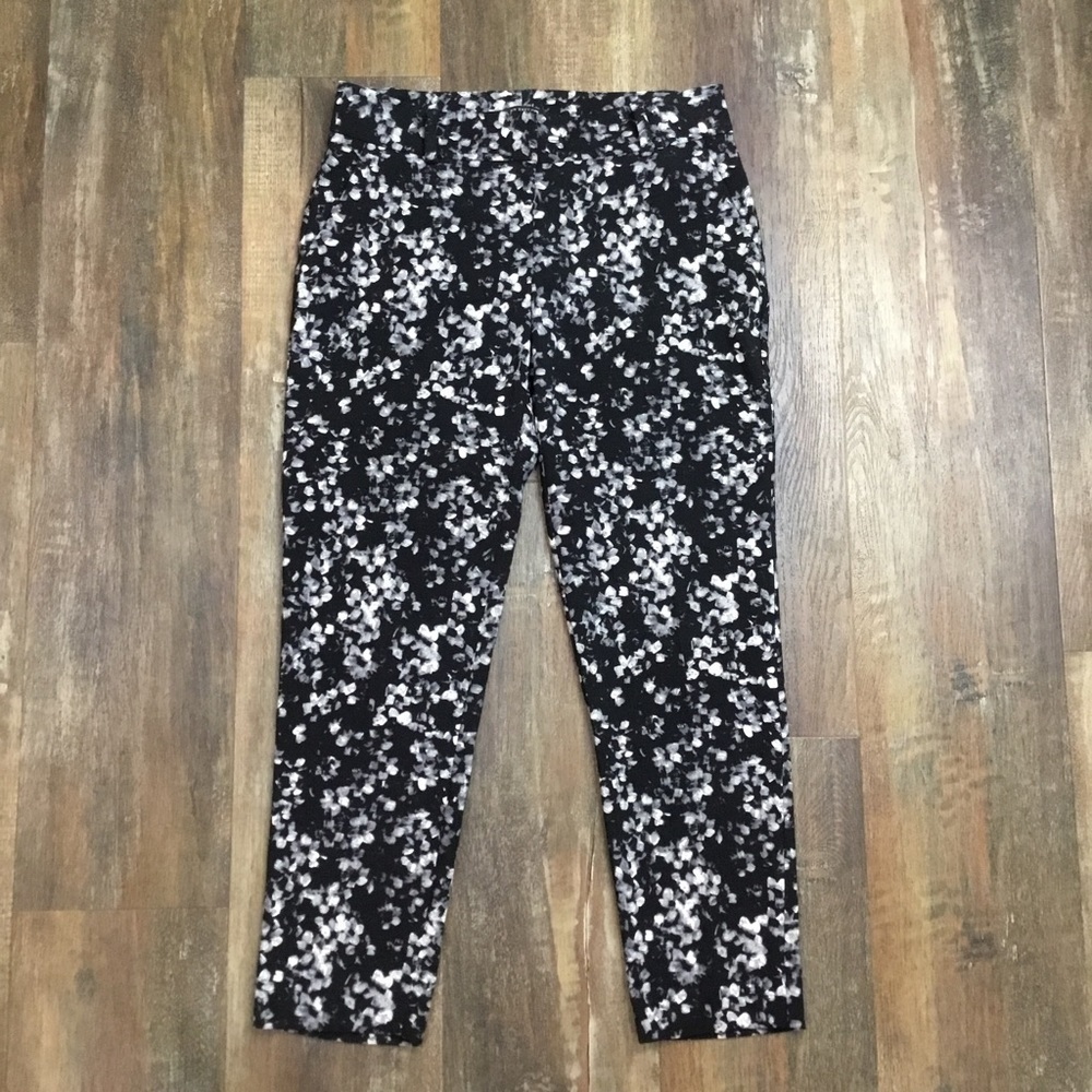 ANN Taylor Black and Grey Floral Career Pant Size 2P - Picture 3 of 6